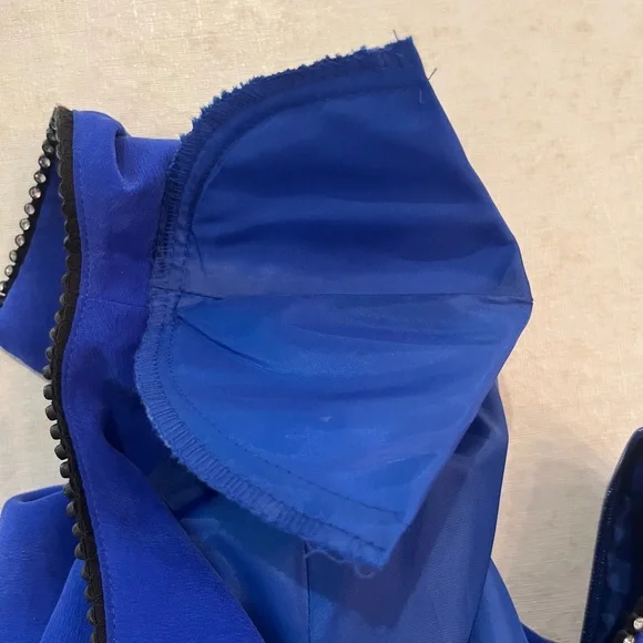 Vintage rhinestone scoop neck bright blue silk dress. Gorgeous color! - Picture 4 of 12